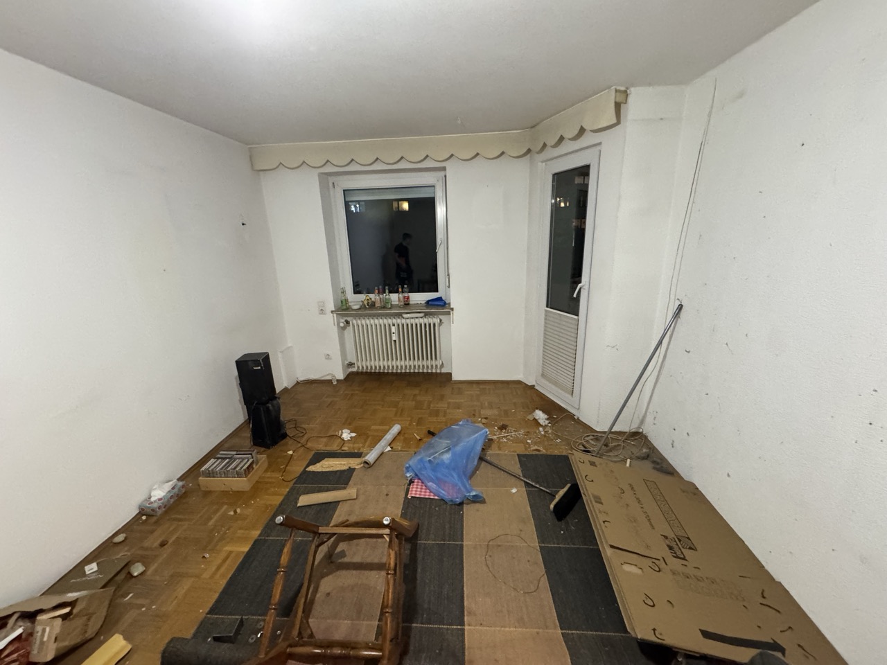 Vollgestelltes Zimmer einer Wohnungsauflösung
